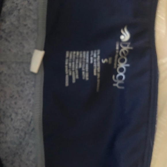 A lot of Workout Gear - 5 Legging-XS & 5 tops size small - EUC - Picture 6 of 15